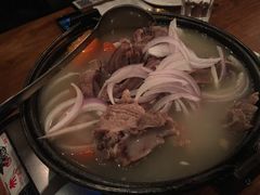 手抓羊肉-阿里家·新疆烤肉酒場 by MIG