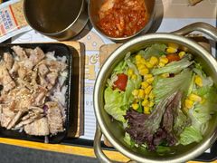 盐焗五花肉+色拉-小韩屋韩国料理(上海湾店)