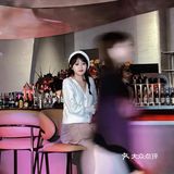 分为室内、室外！上层的室外有一个超大的露天花园