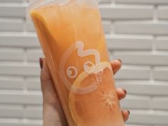 -CoCo都可(曹路宝龙广场店)