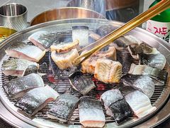 -围炉肉舍•炭烤活鳗•丹东海鲜烤肉(步行街店)