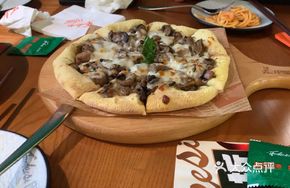 Black Truffle Mushroom Chicken Pizza