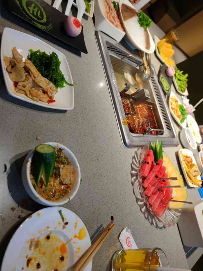 海底捞火锅(东方广场店)-"服务真的很好,我是91桌吃的,有个小哥哥.
