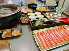 -围炉肉舍•炭烤活鳗•丹东海鲜烤肉(步行街店)