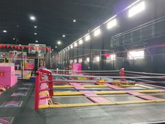 -嘿哟动霸CHUA·新潮玩运动娱乐中心·蹦床滑冰团建乐园