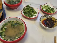 -毛辣果·贵州红酸汤牛肉火锅(西单店)