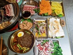 -围炉肉舍•炭烤活鳗•丹东海鲜烤肉(步行街店)