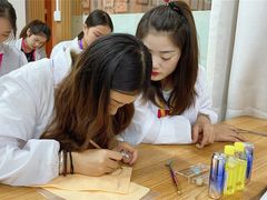 -贺加贝化妆美甲培训学校