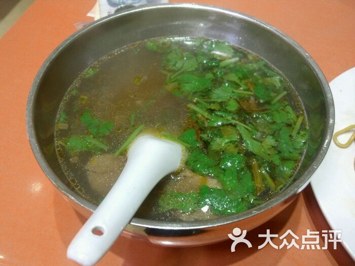 正宗蘭州拉麵牛肉湯圖片 - 第1張