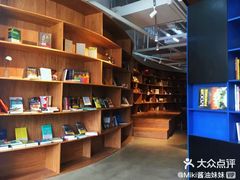 -钟书阁(松江泰晤士小镇店)