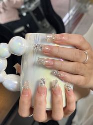 -芊屿芊浔美甲