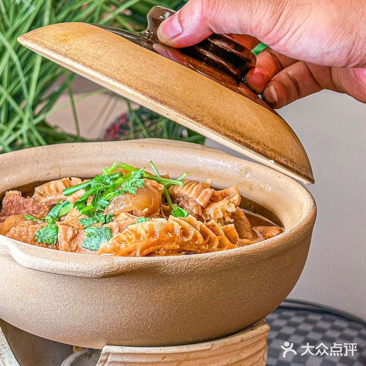 来王府井一定要尝尝他家的砂锅煲 逛街逛累了