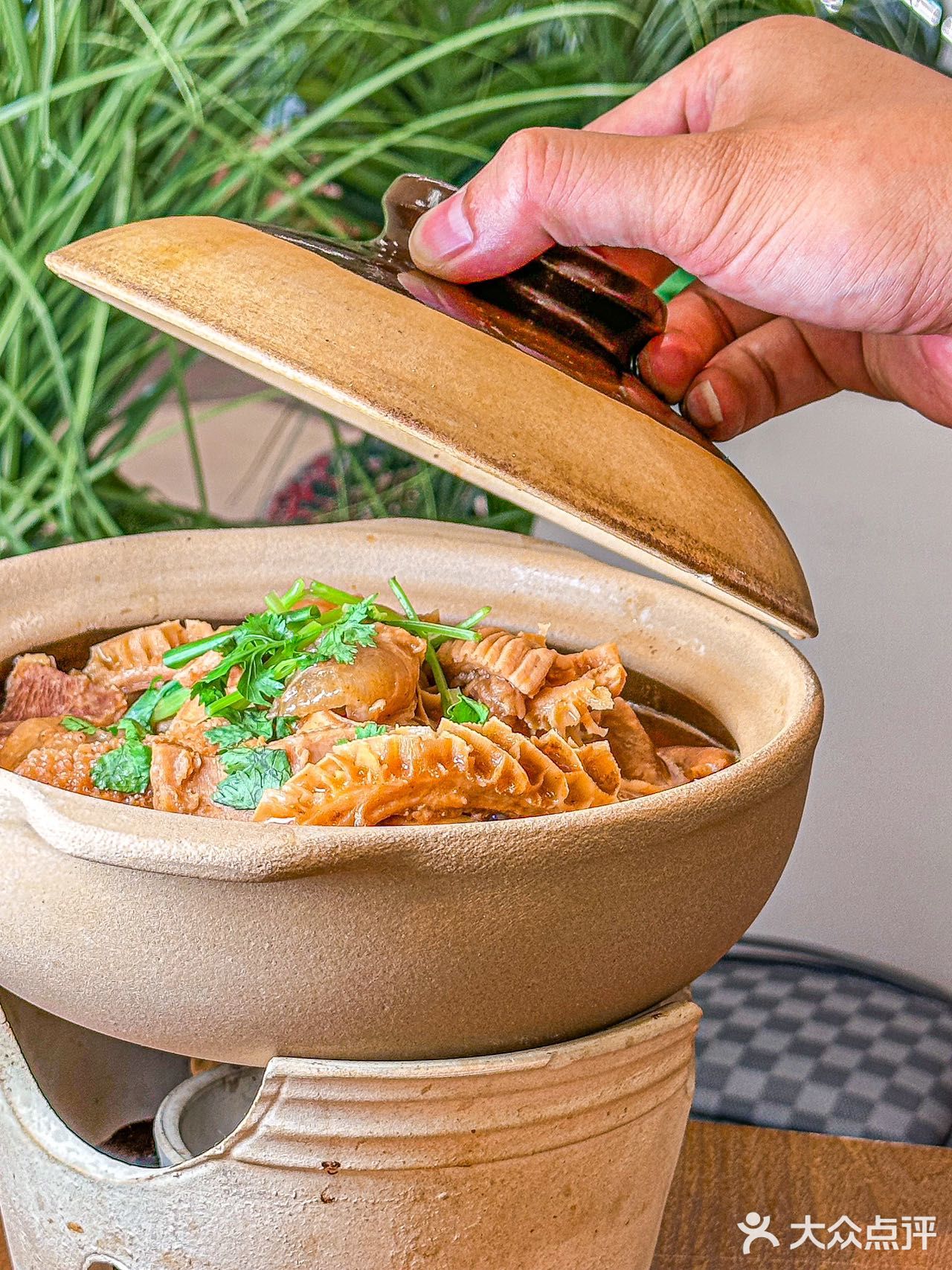 来王府井一定要尝尝他家的砂锅煲 逛街逛累了