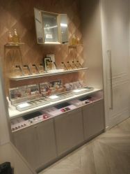 -法国娇兰精品店