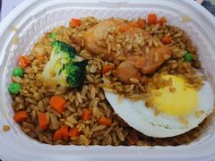 -全家便利店(秀沿路店)