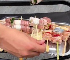 烤鸡串：夜宵时间烤鸡串