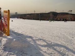 -采薇庄园四季滑雪场