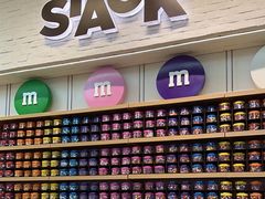 -m豆巧克力世界(上海世茂广场店)