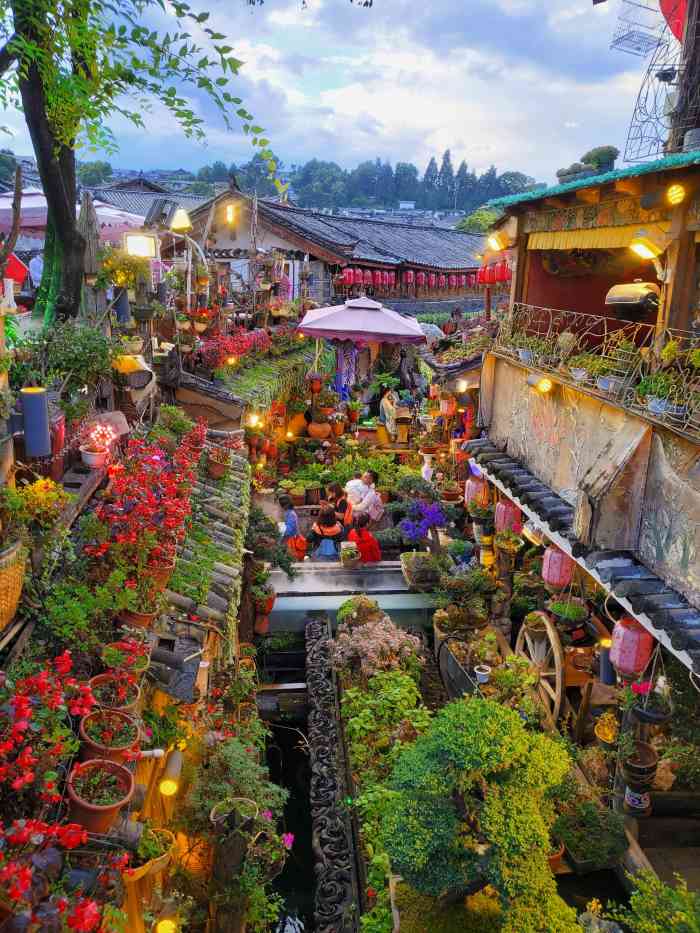 樱花餐厅-"离开丽江的最后一晚,我和老公两人到小吃街.