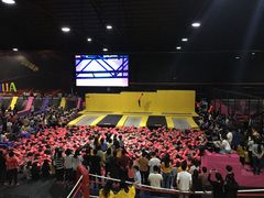 -嘿哟动霸CHUA·新潮玩运动娱乐中心·蹦床滑冰团建乐园