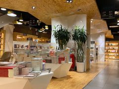 -新华里咖啡书吧(新华书店小寨店)