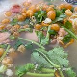 挺好找店里有7~8张桌子，干干净净的