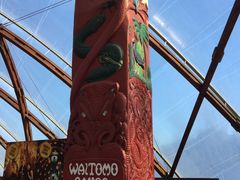 -怀托摩萤火虫洞