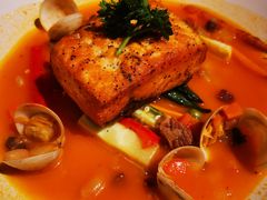 香煎三文鱼配时蔬及海鲜汤-TIAGO HOME KITCHEN(王府中环店)