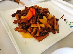 有机野菌炒牛柳-依兰国际酒店-颐和轩中餐厅