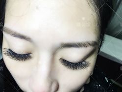 -睫乐园•睫公馆•美睫美甲沙龙