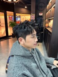 -一家只做男发烫染的店