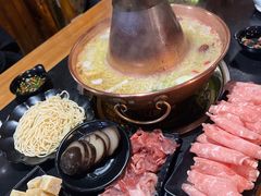 -果松木炭酸菜铜火锅·外婆参鸡汤