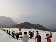 -济南卧虎山滑雪场