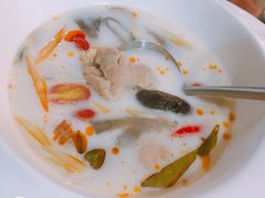椰汁嫩鸡汤-玖月时尚泰式餐厅