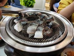 -围炉肉舍•炭烤活鳗•丹东海鲜烤肉(步行街店)