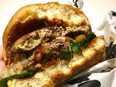 招牌鹅肝牛肉汉堡-Grinder 绞肉机汉堡(武定路店)