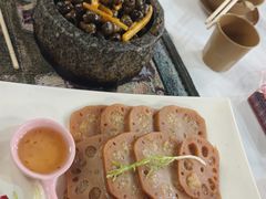 -刘姐啤酒鱼民族演艺餐厅(西街总店)