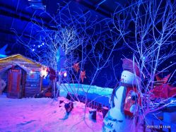 -圣名游乐城冰雪大世界
