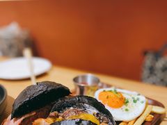 27&nbsp;牛肉汉堡-HELLO 27 意面·沙拉·帕尼尼