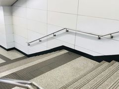 -体育场(地铁站)