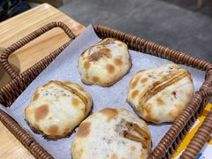 梅干菜鲜肉小烤饼-爬山街·衢州烤饼小卖铺(高新万达店)
