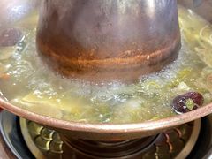 -果松木炭酸菜铜火锅·外婆参鸡汤