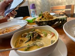 -Chom Cafe and Restaurant