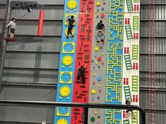 -极限PLAY运动娱乐新世界·团建派对潮玩休闲馆·室内蹦极高空游乐园