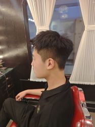 -东方先生国潮男士理发馆