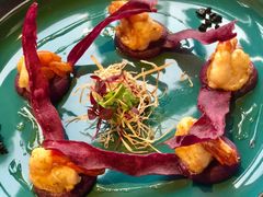 煎虾配紫薯泥薯片及姜味柠檬汁-AZUL by FUEL蓝色·法式酒馆(琶醍店)