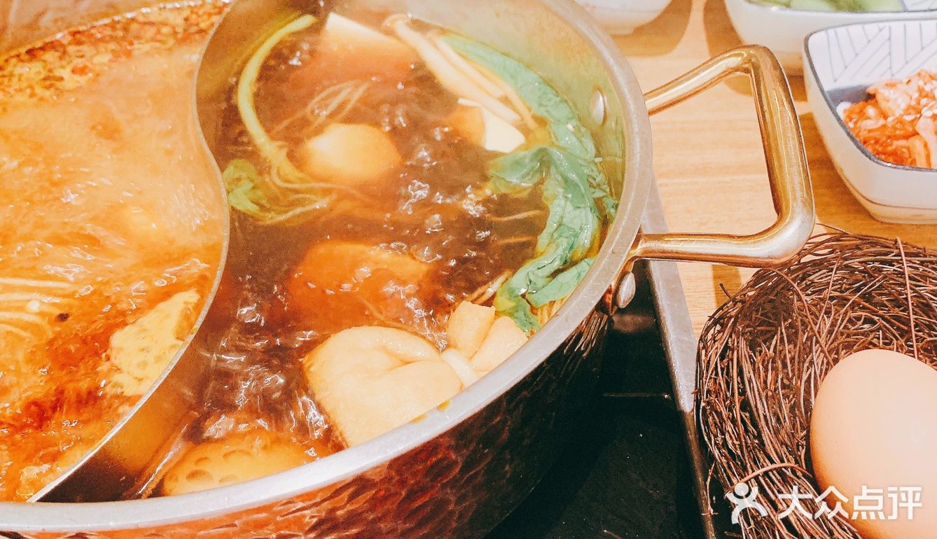 这家小有名气，所以和朋友来吃，点的寿喜和麻辣鸳鸯锅
