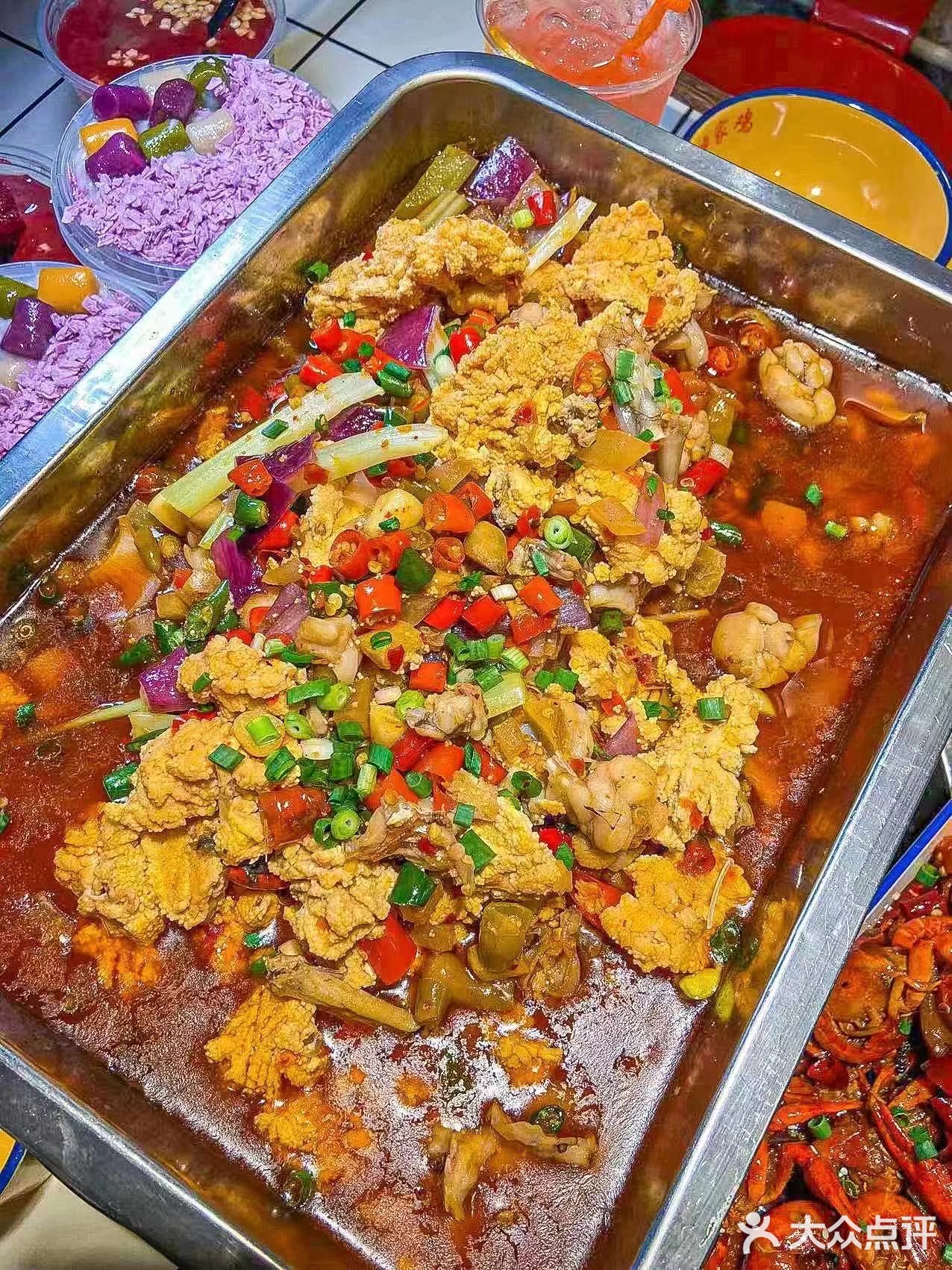 同事们路过这家餐厅，看到了它的招牌菜 小龙虾