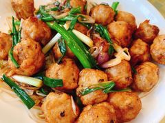荷兰豆炒墨鱼丸-金辉海鲜餐厅