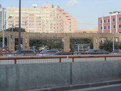校门-上海外国语大学(虹口校区)